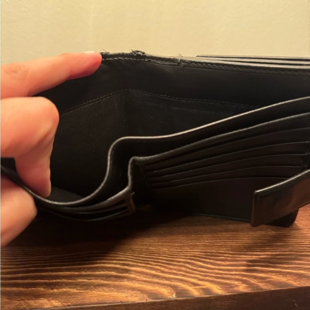 Gucci Black Bifold Wallet‎ with Logo Detail - Picture 5 of 8
